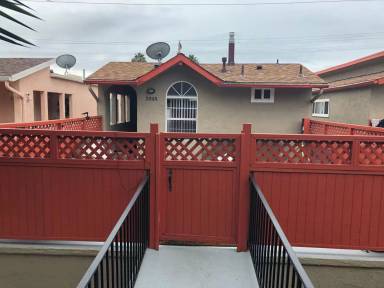 Main picture of 2041 Garnet Ave