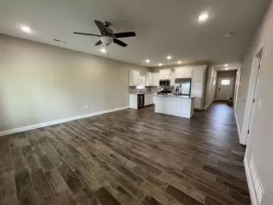 Main picture of 632 W Clark St