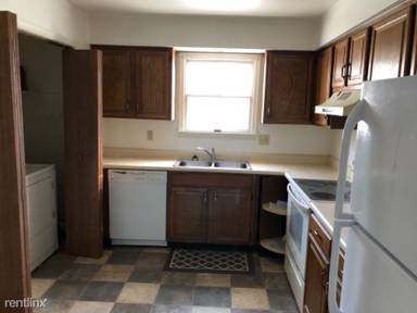 Main picture of 327 S 1st St