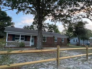 Main picture of 305 Lancaster Rd