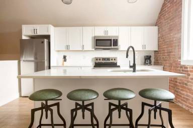 Main picture of 630 E 16th Ave