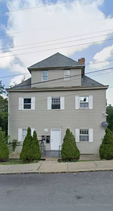 Main picture of 109 W Walnut St