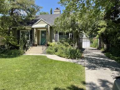 Main picture of 1323 E Logan Ave