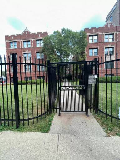 Main picture of 4531 S Drexel Blvd