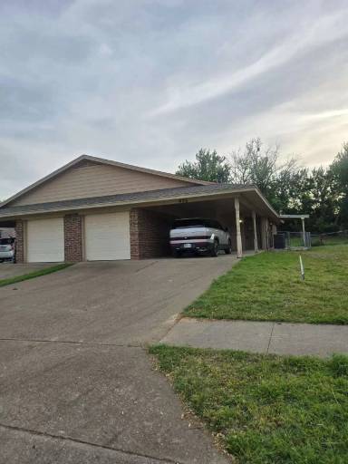 Main picture of 926 Terry Trl