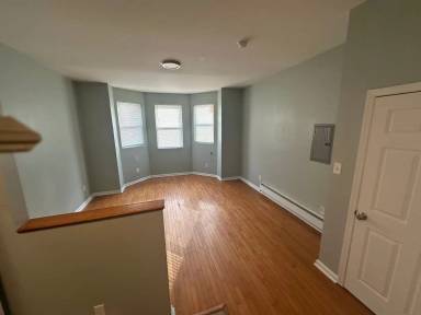 Main picture of 1841 W Erie Ave