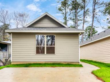 Main picture of 11593 Persimmon St