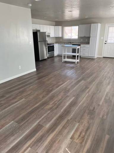 Main picture of 348 N Wood Cir