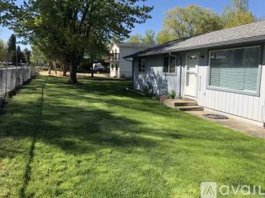 Main picture of 807 Poplar St