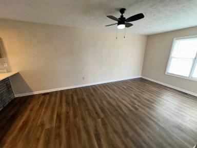 Main picture of 702 Parkway Ave
