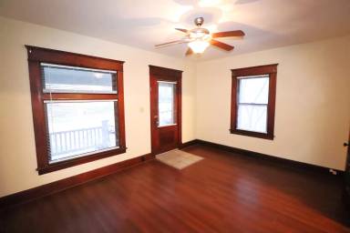 Main picture of 324 S 15th St