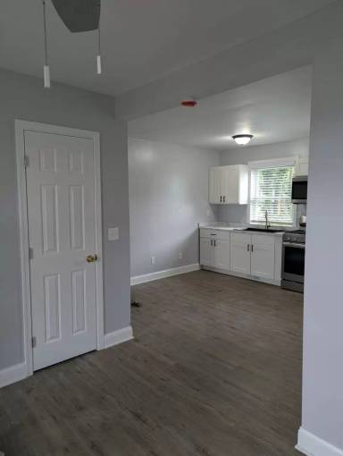 Main picture of 104 S Parke St