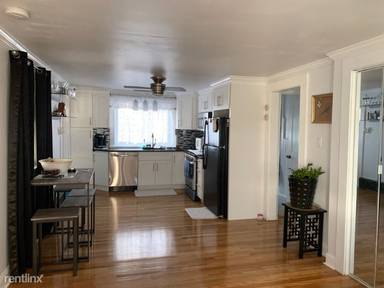 Main picture of 6 Leslie St