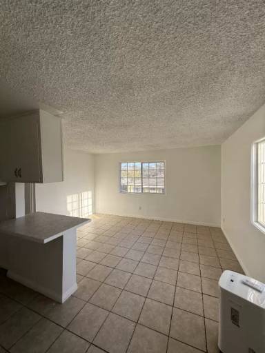 Main picture of 3856 Pontiac Ave