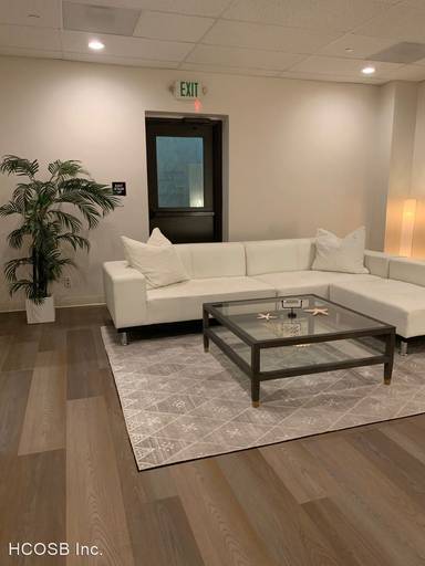 Main picture of 3892 State St