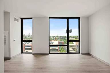 Main picture of 2150 N Elston Ave