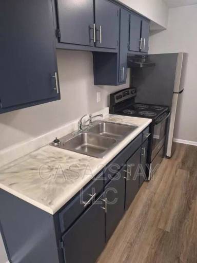 Main picture of 668 Knox Blvd