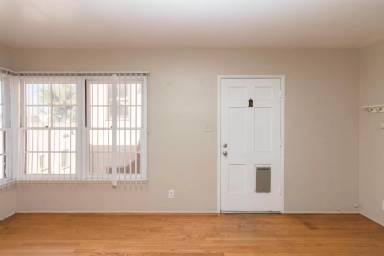 Main picture of 156 Roycroft Ave