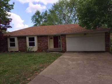 Main picture of 2848 E Portland St