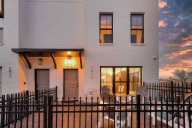 Main picture of 1013 Park Ave