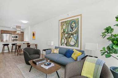 Main picture of 383 E Ohio St