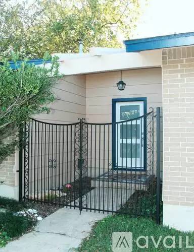 Main picture of 5800 Cherry Park