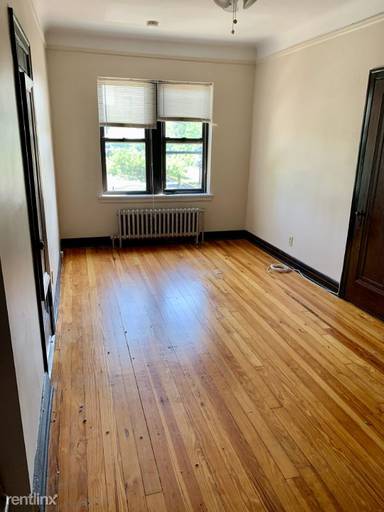 Main picture of 948 W Cuyler Ave Apartments