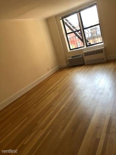 Main picture of 305 W 13th St