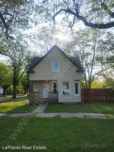 Main picture of 3254 Maple St