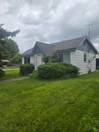 Main picture of 1003 6th Ave W