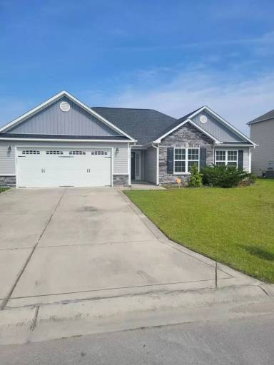 Main picture of 140 Cavalier Dr