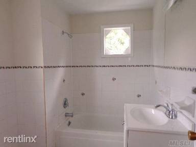 Main picture of 28 Gotham Ave