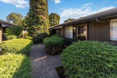 Main picture of 511 W Knox Ave