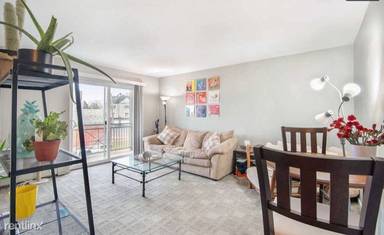Main picture of 400 Hillside Ct