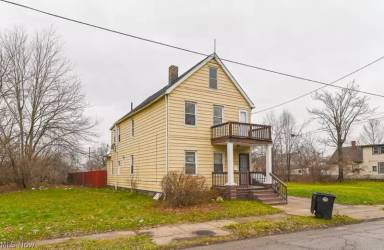 Main picture of 3862 E 57th St