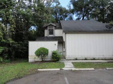 Main picture of 403 SW 54th Dr