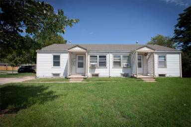 Main picture of 1322 W May St