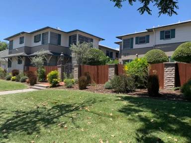 Main picture of 1241 E Harvard St