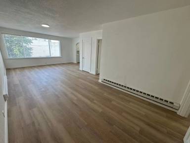 Main picture of 216 W Division Ave