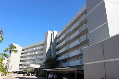 Main picture of 300 Park Shore Dr