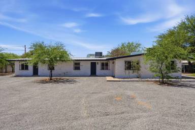 Main picture of 2535 N Dodge Blvd