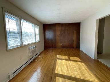 Main picture of 5 Commercial Dr