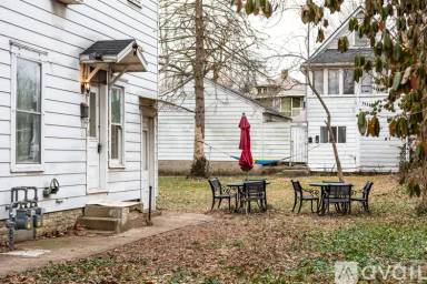 Main picture of 2235 W Schantz Ave