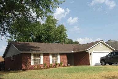 Main picture of 11 N Lockeport Dr