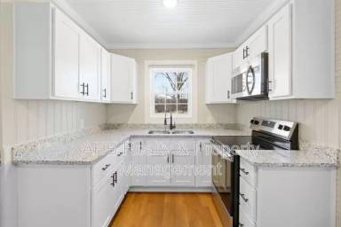 Main picture of 1111 Queen Ann St