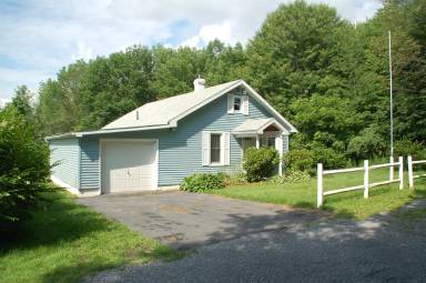 Main picture of 104 Lawn Ln