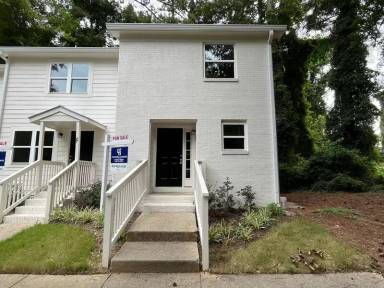 Main picture of 212 N Peartree Ln