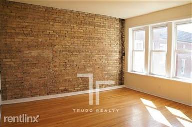 Main picture of 3034-48 W Wellington Ave & 3000-08 N Whipple St