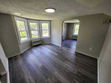 Main picture of 418 Main St