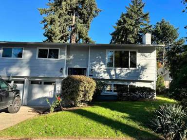 Main picture of 1024 NE 176th Ave